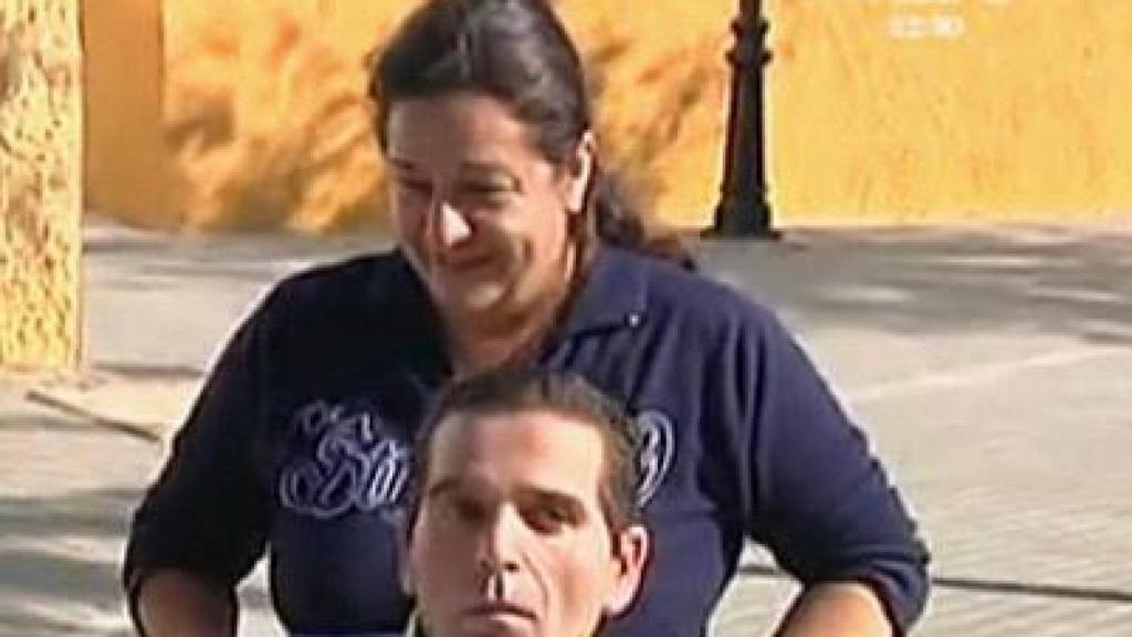 Loli paseando a Jorge en Hinojos (Huelva)