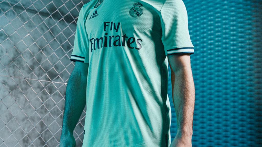 Dani Carvajal con la tercera equipación del Real Madrid en la temporada 2019/20