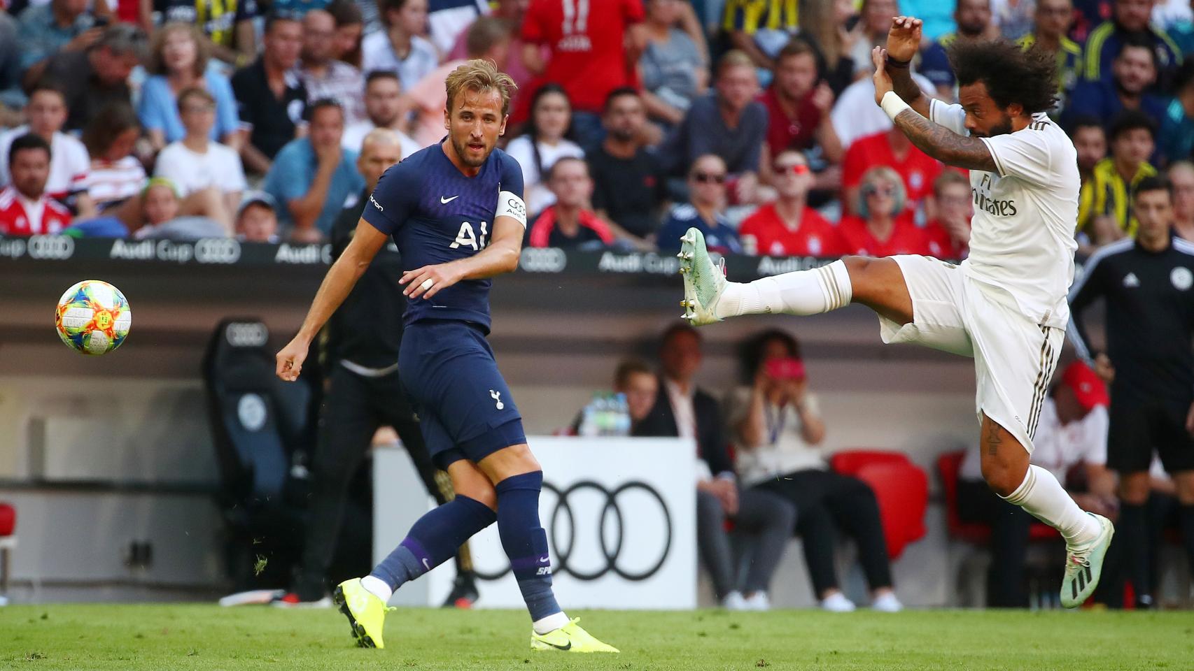 Marcelo intenta taponar un centro de Kane