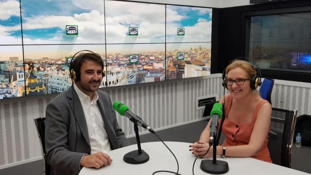 Juan Tarragona, portavoz de Tripadvisor, y Jackie Willcox, de Visa, durante la emisión.