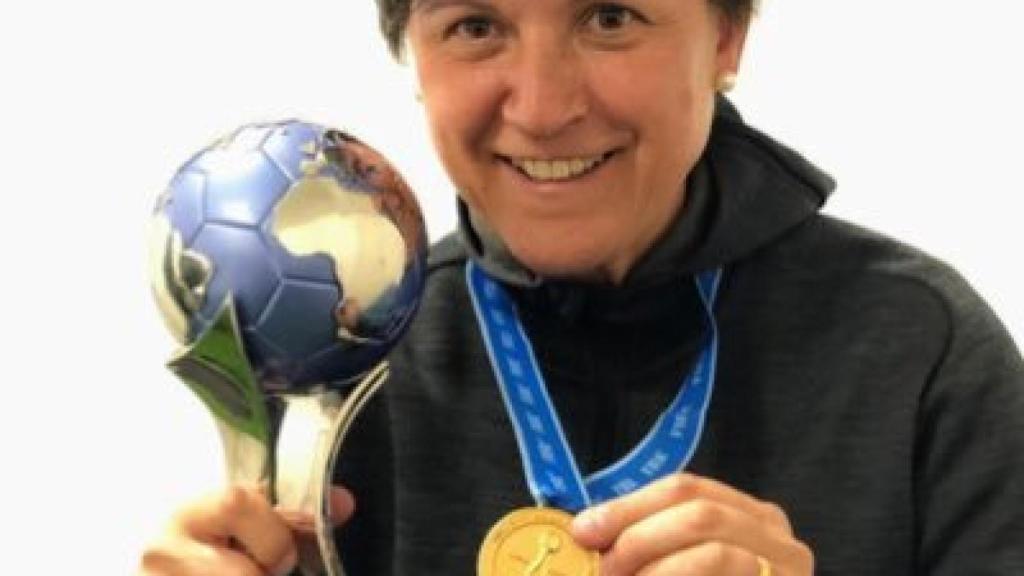 Toña Is, seleccionadora Nacional Femenina Sub17. Foto twitter (@is_tona)
