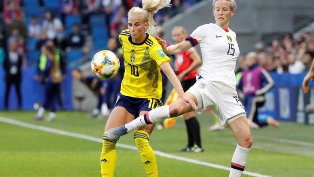 Sofia Jakobsson y Megan Rapinoe, en el Mundial femenino de Francia 2019