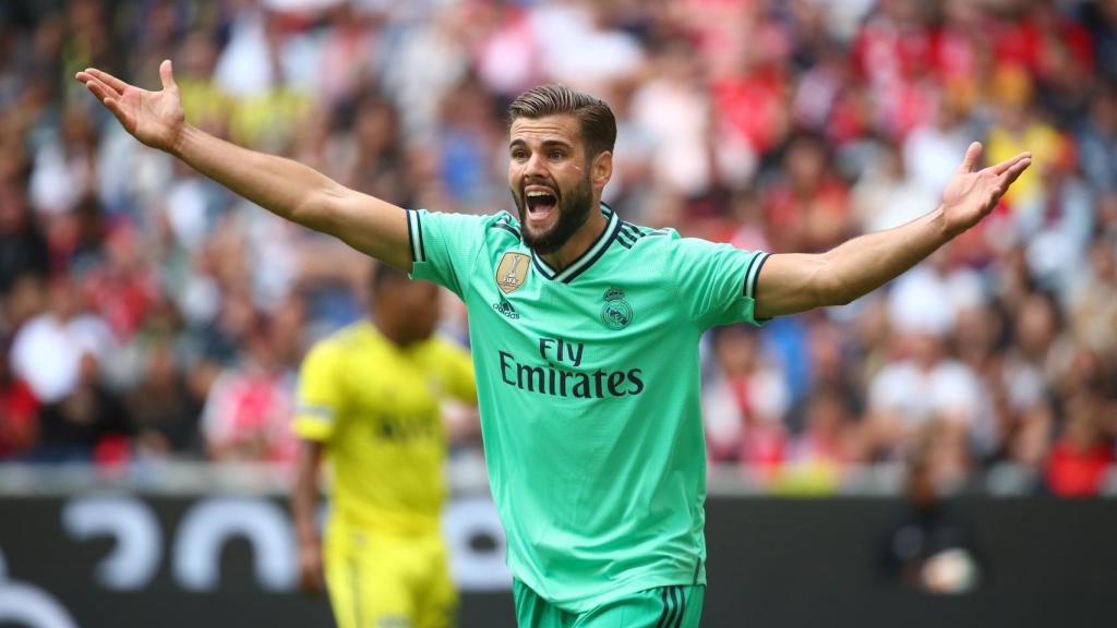 Nacho Fernández protesta una decisión arbitral