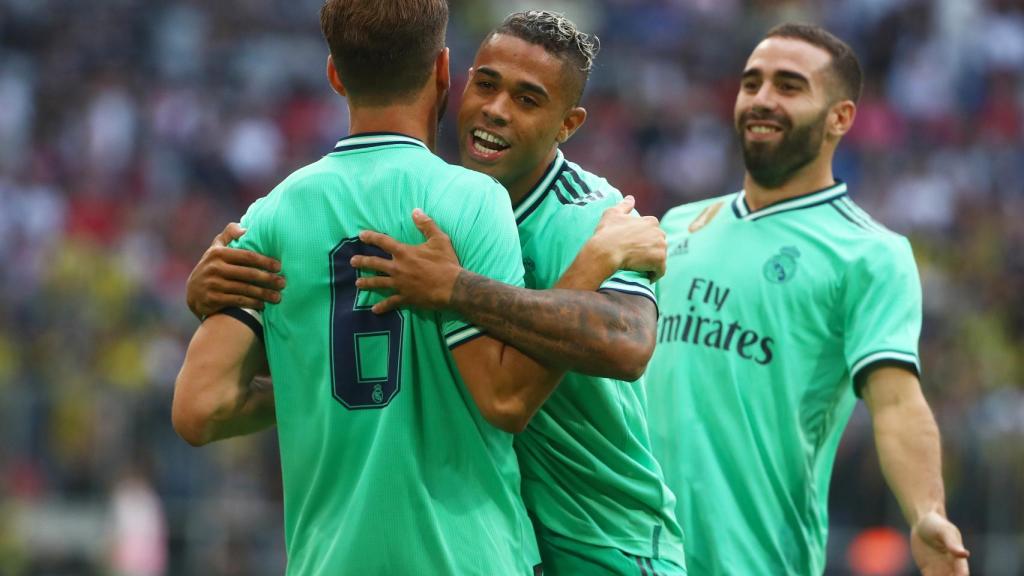 Mariano felicita a Nacho por su gol