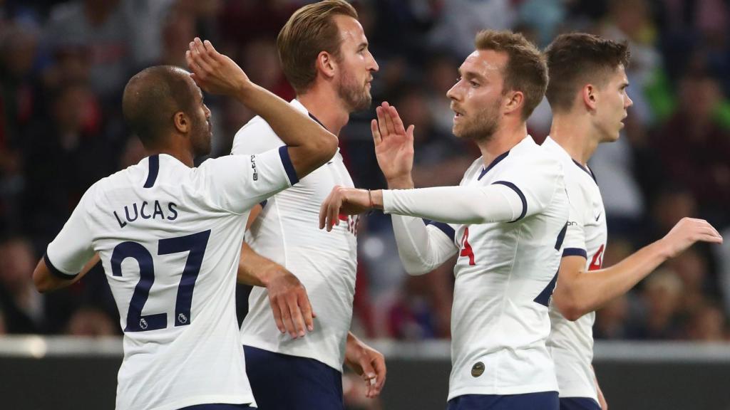 Eriksen celebra su gol al Bayern