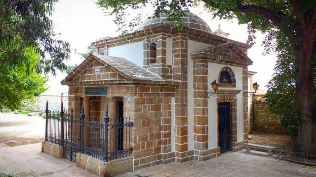 La recientemente renovada capilla de estilo neoclásico de San Amaro (@silcerino)
