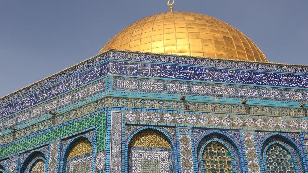 Inscripciónes árabes y detalles de la Cúpula de la  Roca, el monumento islámico más antiguo.