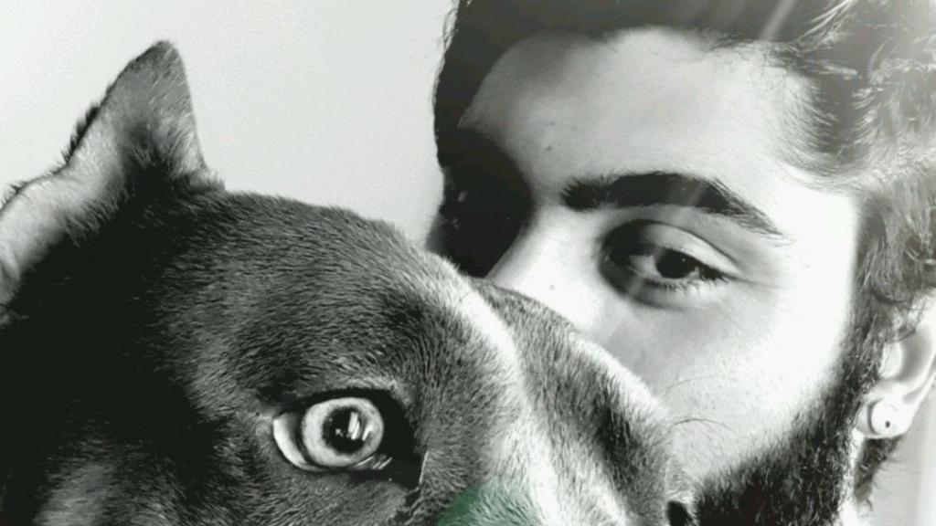 Juan, junto a Akiles.