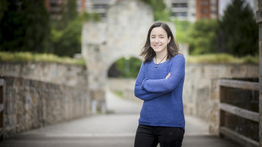 Ales estudió Filología Alemana y también es periodista.