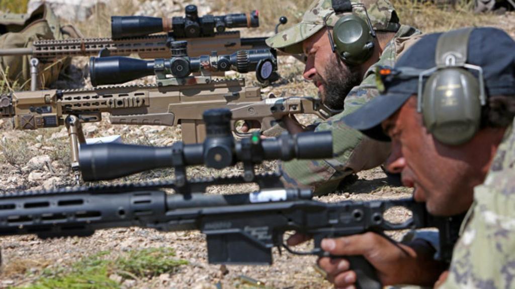 Tiradores de diferentes países en el Desert Sniper.