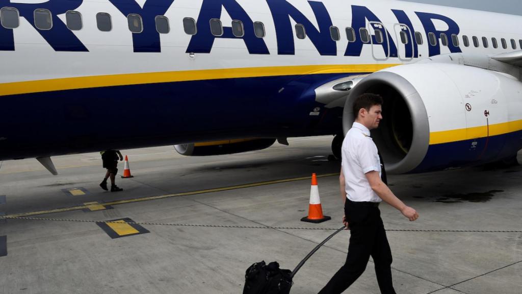 Un tripulante de cabina de Ryanair en una imagen de archivo.