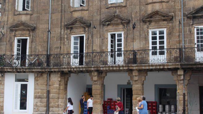 En uno de sus extremos acaba de inaugurarse el local de ocio La Mansión (A.N.)