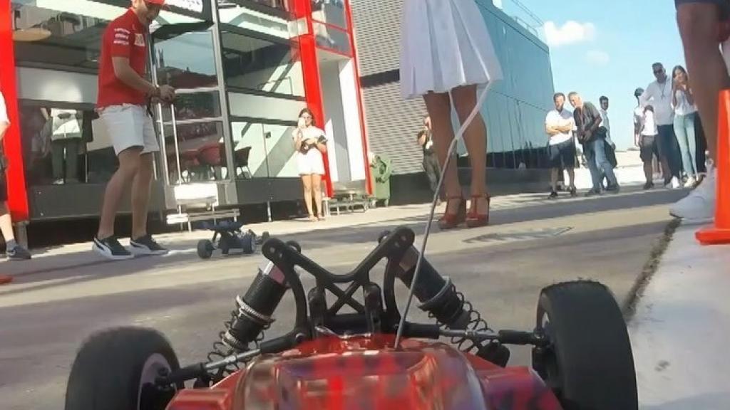 El 'accidente' de Vettel con una periodista en el Gran Premio de Hungría del Mundial de Fórmula 1