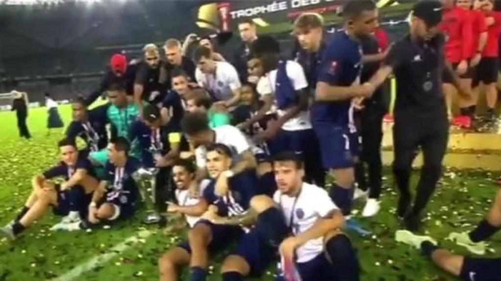 Mbappé 'saca' de la foto a Neymar