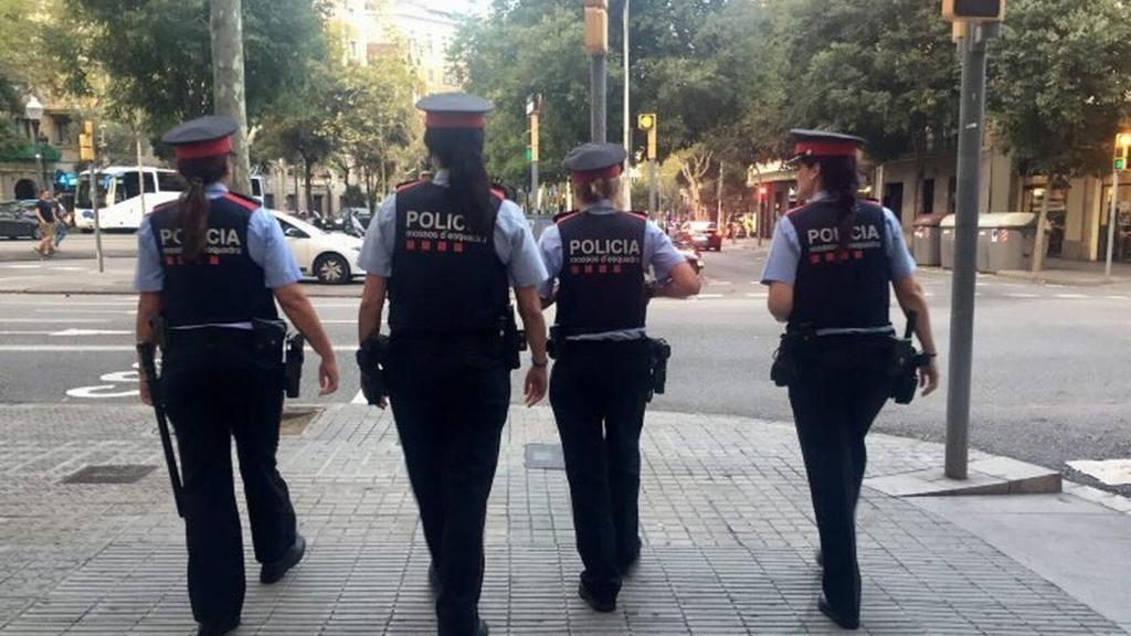 Mujeres agentes de los Mossos d'Esquadra.