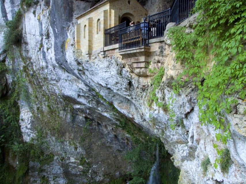 Santa Cueva de Covadonga.