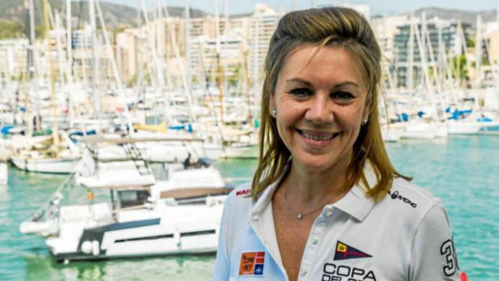 Cospedal en la Copa del Rey de Vela que se celebra en Mallorca. Foto de Alberto R. Roldan para La Razón