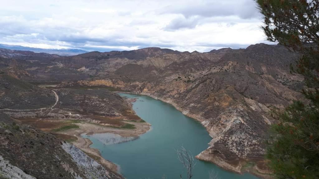 Embalse y sendero Los Reforestadores