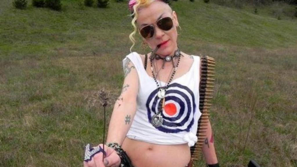 Olga Peters (Chrese Evans) disfrazada de 'Tank Girl'.