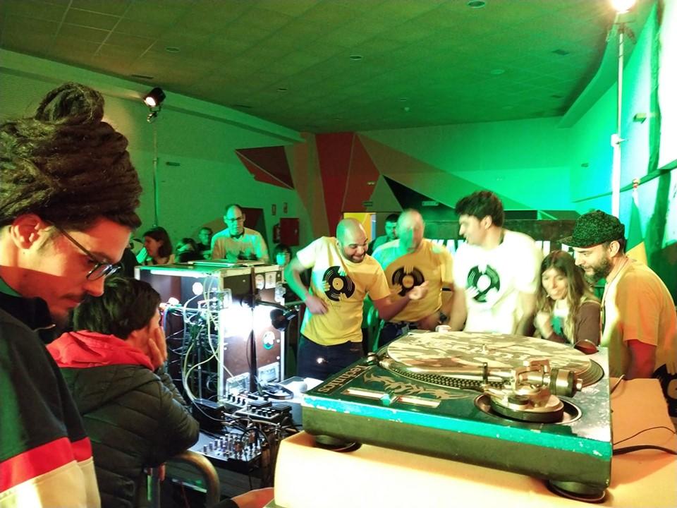 @NorthPatrol Dj en un taller con Artefios 