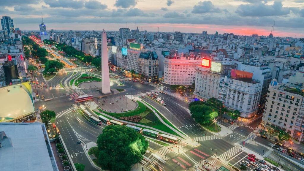 El Obelisco de Buenos Aires en el barrio de San Nicolás.