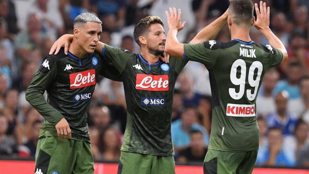 Los jugadores del Nápoles celebran un gol del equipo durante la pretemporada. Foto: Twitter (@sscnapoliES)