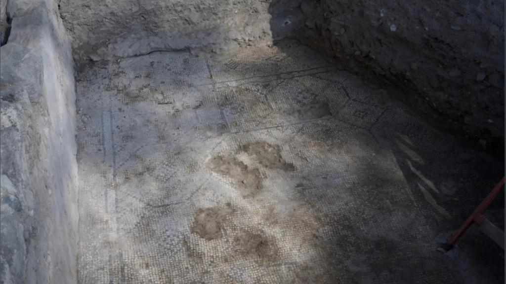 Un mosaico hallado en la que se cree ser la iglesia de los Apóstoles.