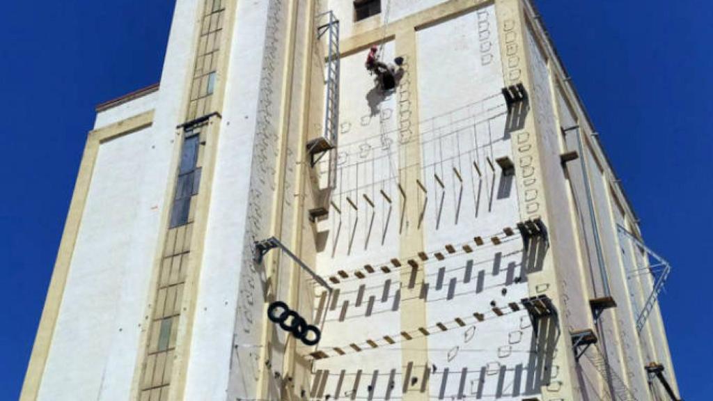 El antiguo silo de cereal que está siendo acondicionado como circuito ferrata (Foto: Ayuntamiento de Chillarón)