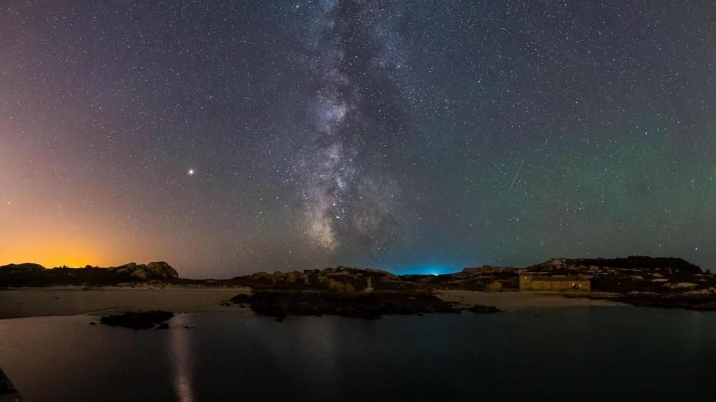Desde el puerto de Sálvora. Reflejo de Marte y de la Vía Láctea