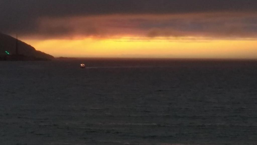 Desde la playa del Orzán ayer