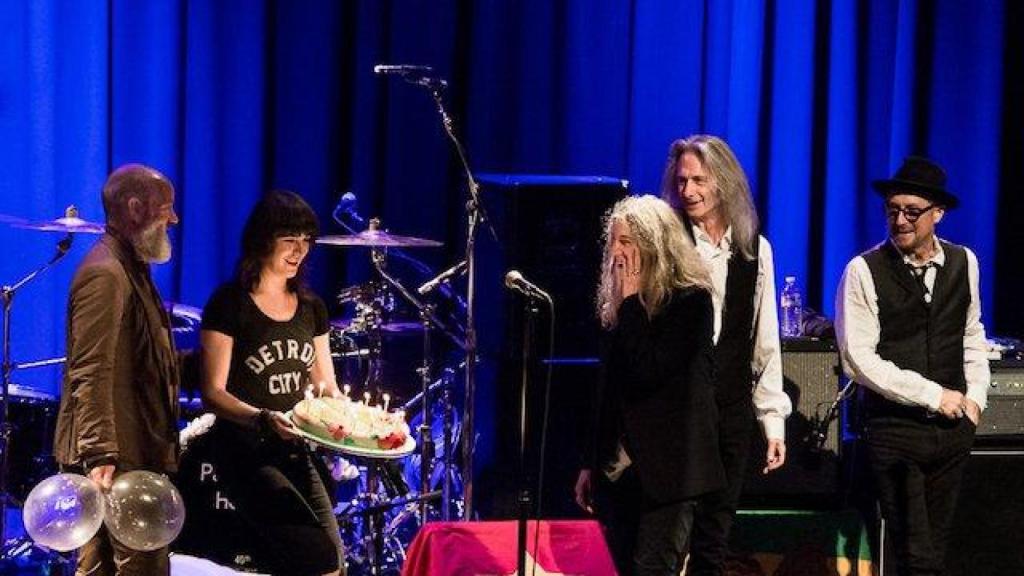 Smith celebrando su 69 cumpleaños sobre los escenarios