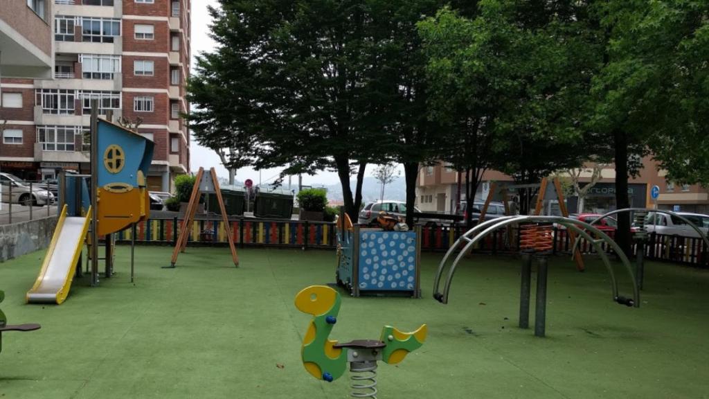 Un parque cerca de la Rúa de Rivera Atienza, donde se produjeron los hechos. Foto: Google Maps.