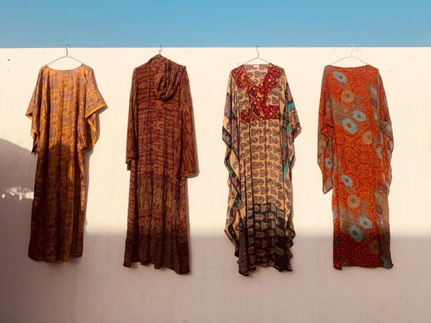 Túnicas africanas para turistas bohemios en el Mercat de Sant Jordi