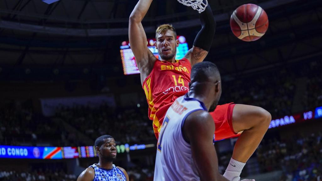 Willy Hernangómez realiza un mate ante Congo