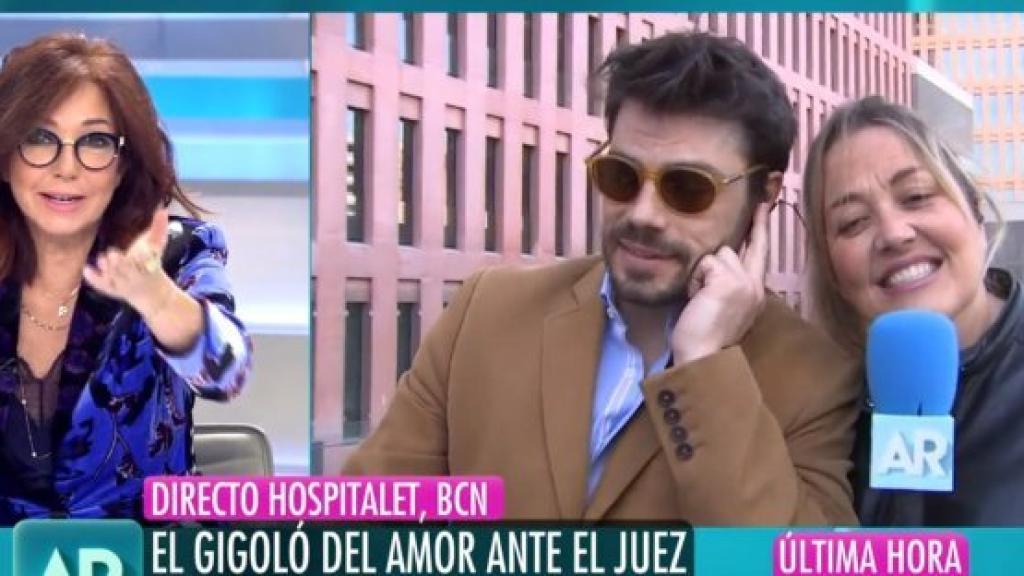 Navarro pidiendo a Cavallé que la invite al apetitivo ante Ana Rosa.