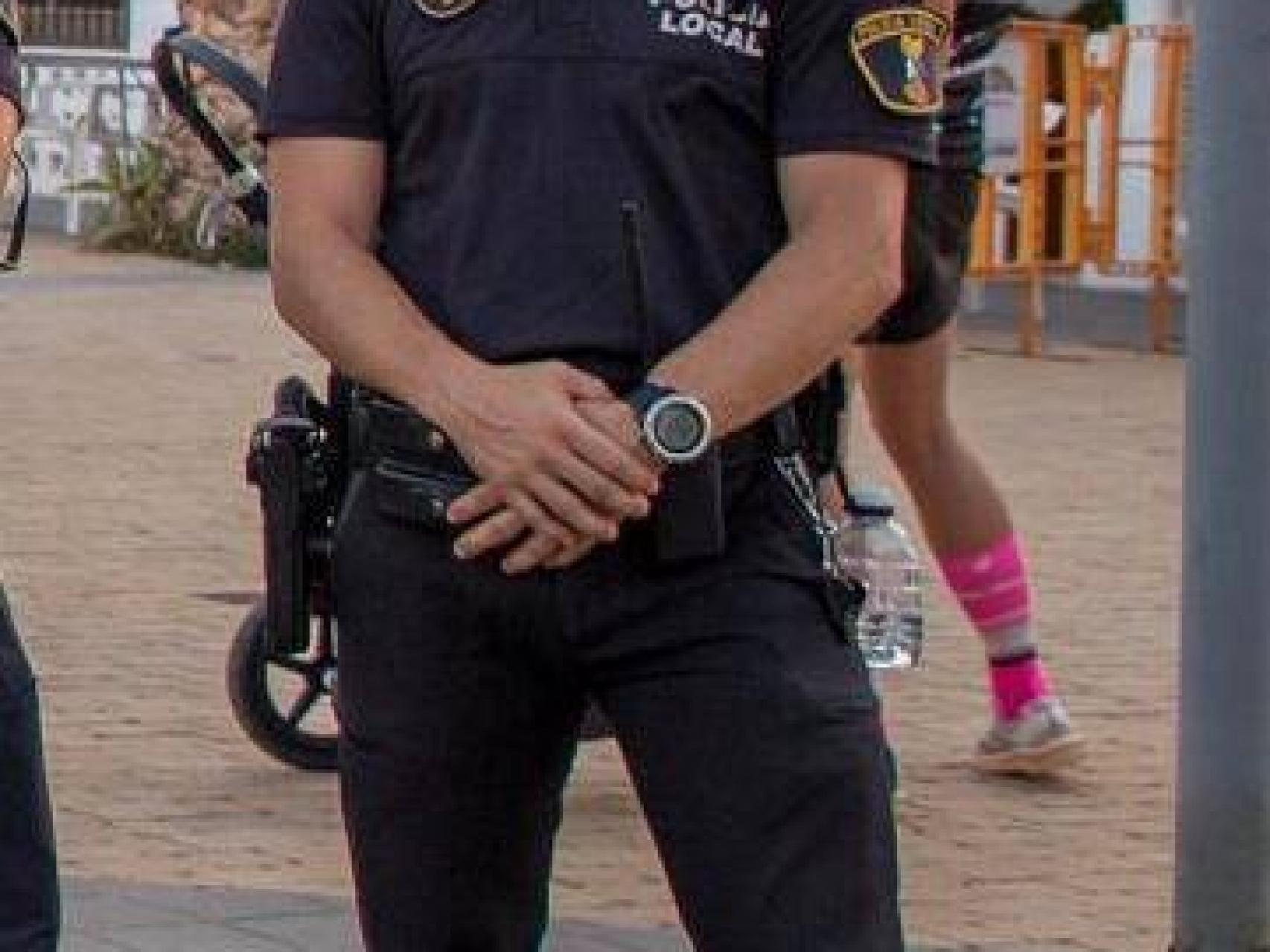 Ángel, el policía de Almenara (Castellón) que ha salvado a un padre y su hijo.