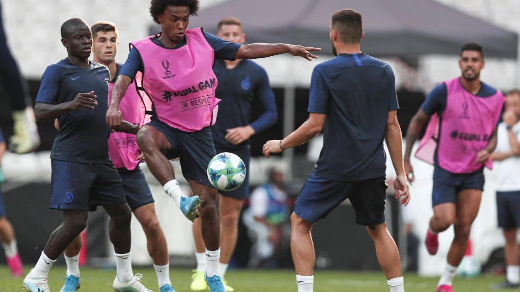 Willian entrenando con el Chelsea