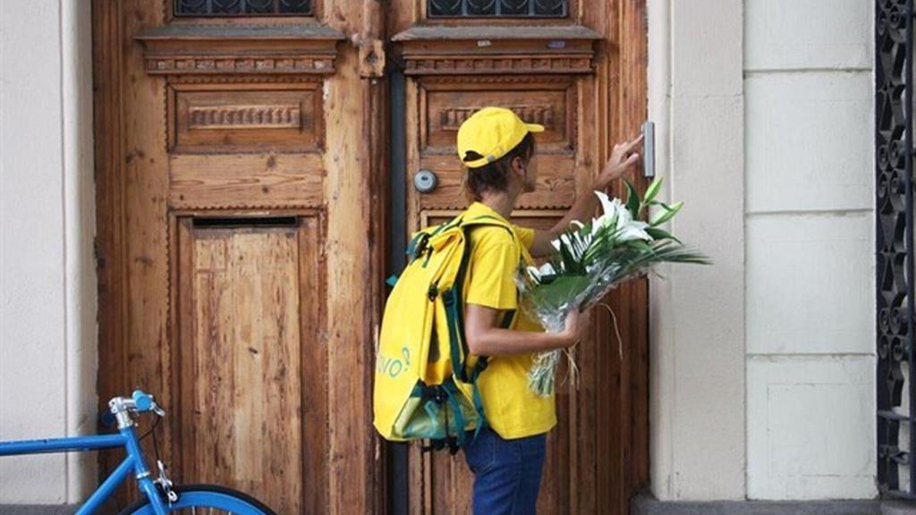 Una repartidora de Glovo en una imagen de archivo  (El Español)