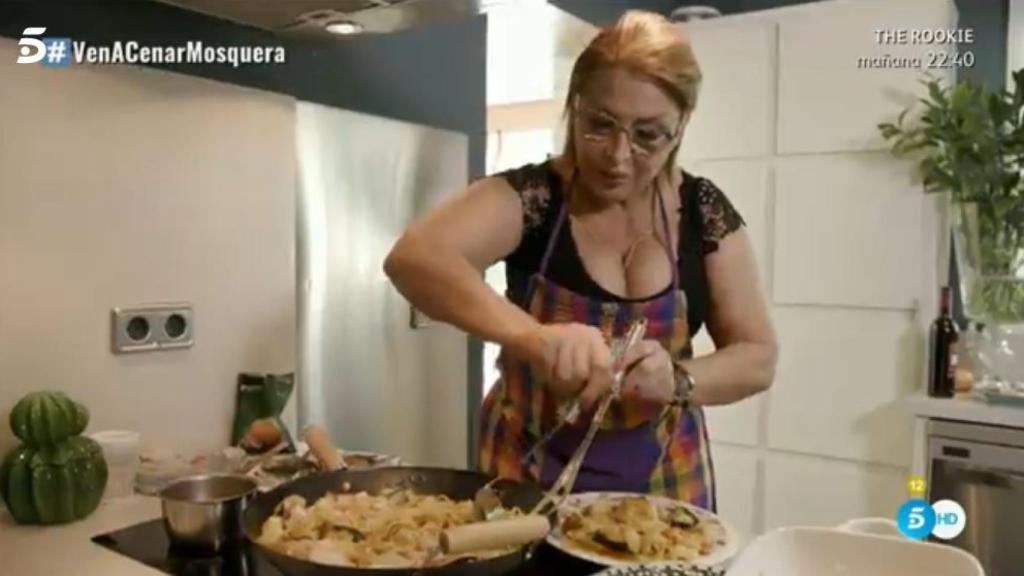 Mosquera durante su rato de cocinado.