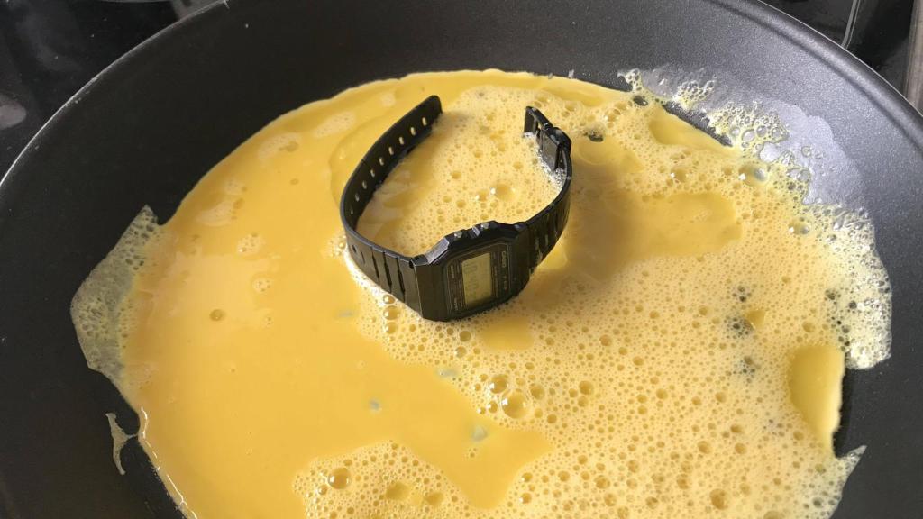 Lo primero que se le ocurrió fue hacer una tortilla francesa con él