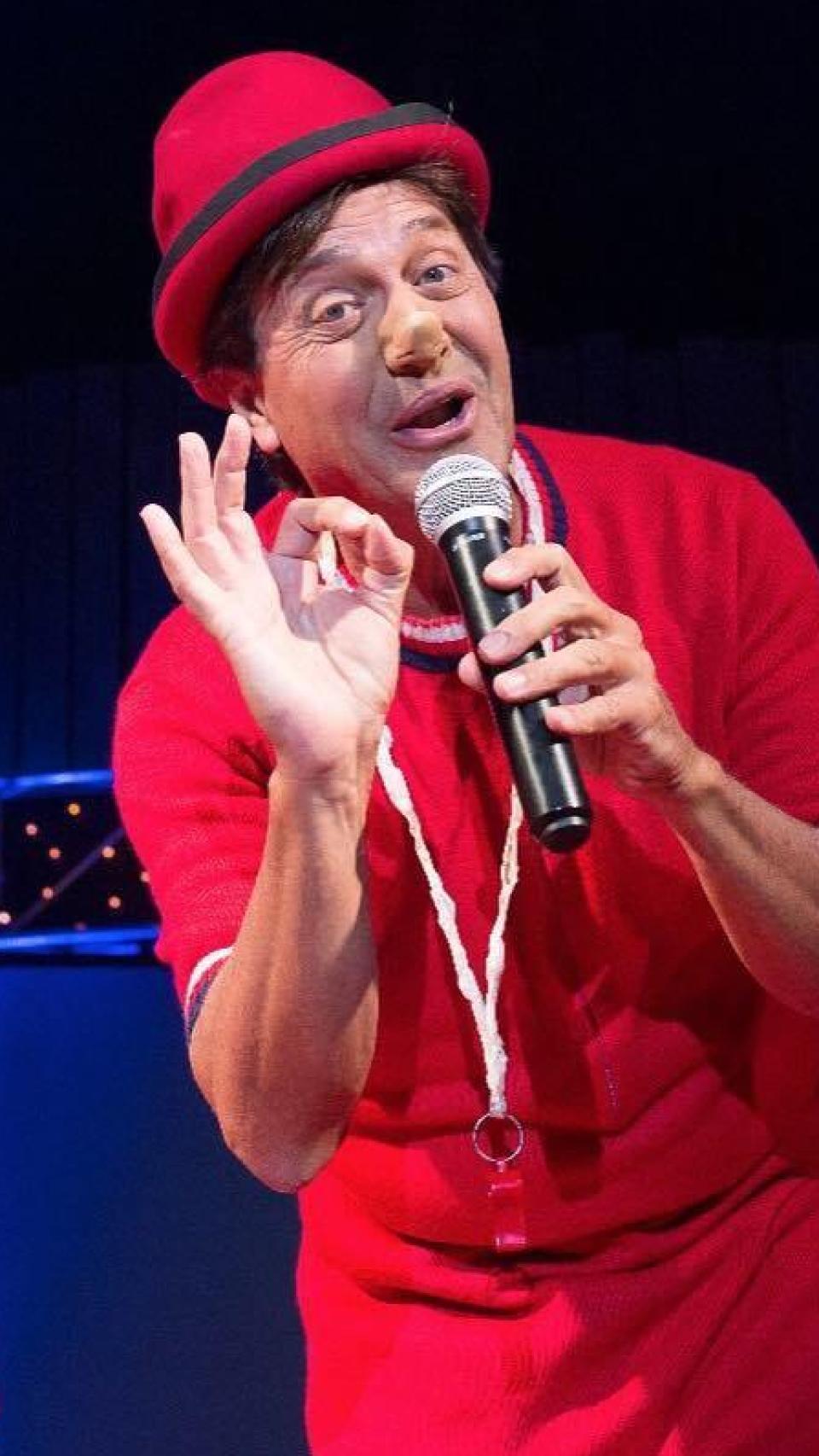 Rody Aragón sobre el escenario.