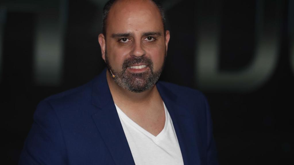 Julio Ruz posando en el plató de 'Gran Hermano DÚO'.