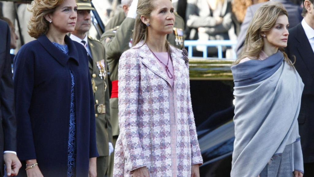 Doña Letizia junto a sus cuñadas, las infanta Cristina y Elena