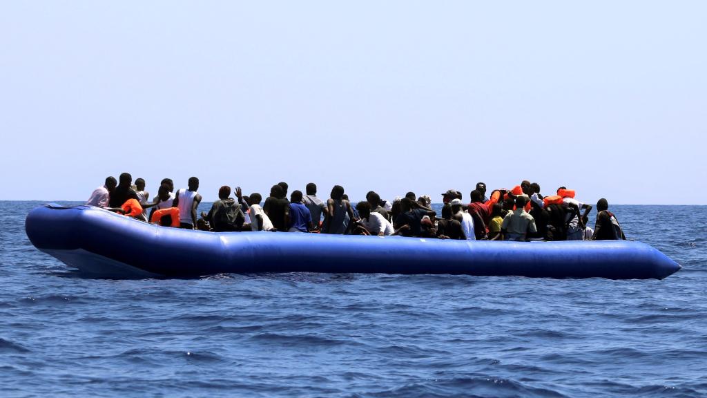 El Ocean Viking deja la zona de rescate y se acerca a aguas de Italia y Malta.