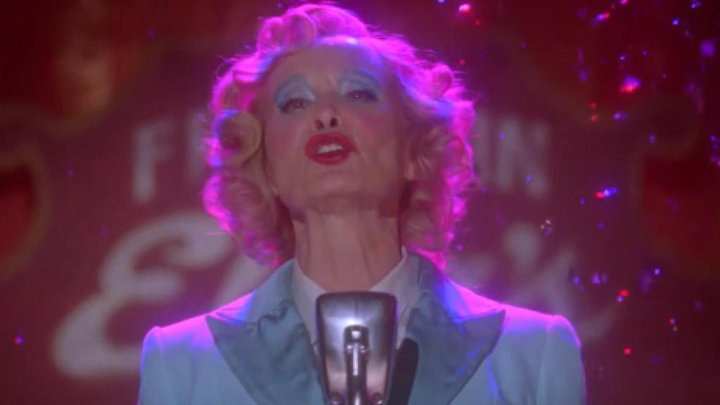 Jessica Lange canta 'Life on Mars' en 'AHS: Freak Show'