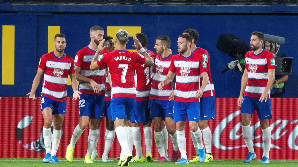 Piña del Granada para celebrar un gol ante el Villarreal en La Liga