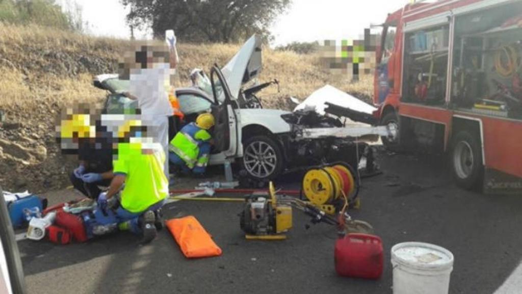 Un vehículo accidentado en la carretera N-403. Imagen de archivo.