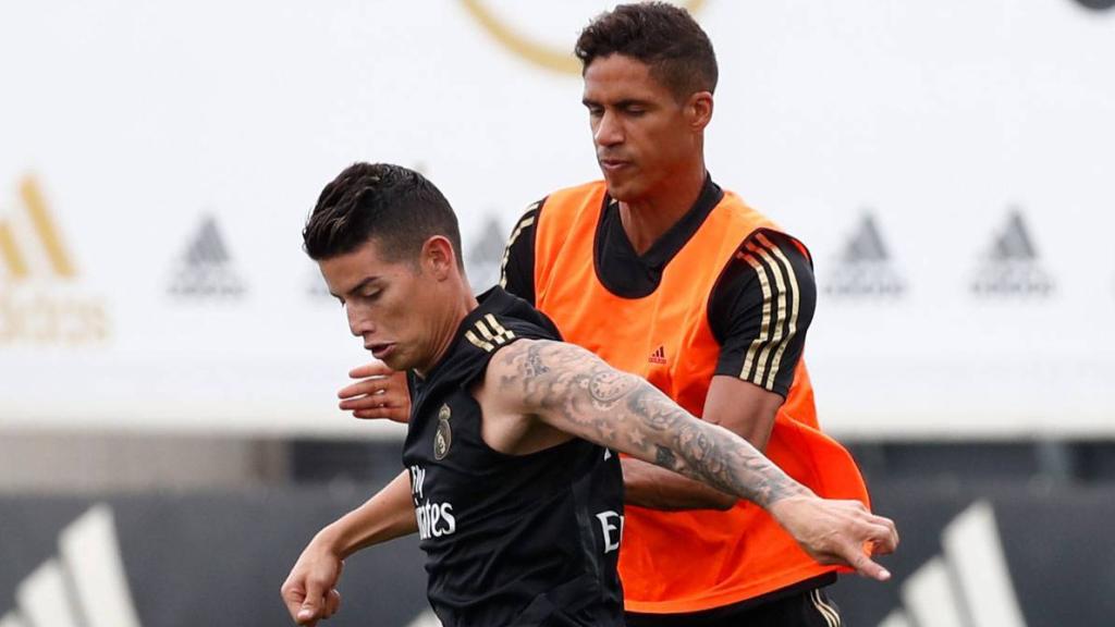 Varane y James Rodríguez, en un entrenamiento del Real Madrid