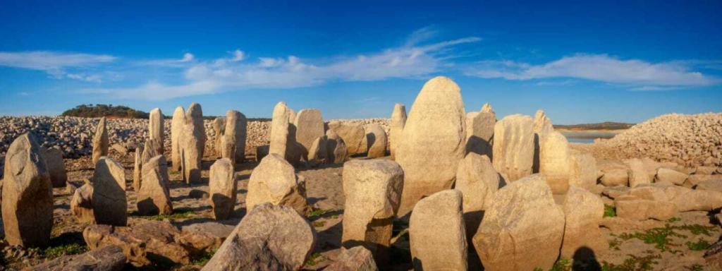 El dolmen quedó sumergido en 1963, cuando se construyó el embalse de Valdecañas.