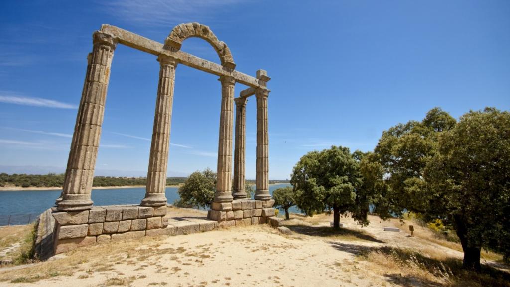 Las ruinas romanas de Agustóbriga que fueron recolocadas.